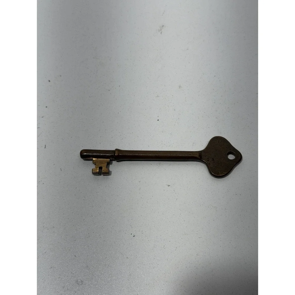 VINTAGE BRASS SKELETON‎ KEY MARKED ROBERT BALTO MD